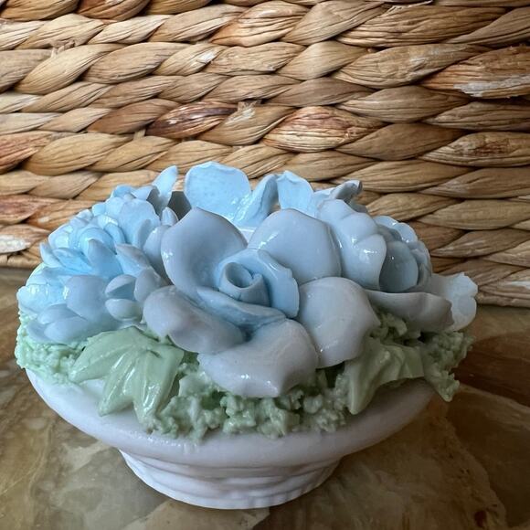 Pale blue floral candle holder - Picture 4 of 8